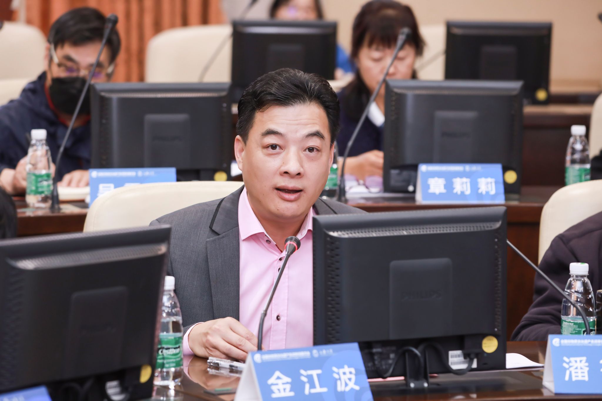 ac米兰官网中文网站上海美术学院执行院长、全国非遗名词委委员金江波教授代为宣读文化和旅游部非物质文化遗产司王晨阳司长的贺信.jpg ac米兰官网中文网站上海美术学院执行院长、全国非遗名词委委员金江波教授代为宣读文化和旅游部非物质文化遗产司王晨阳司长的贺信.jpg