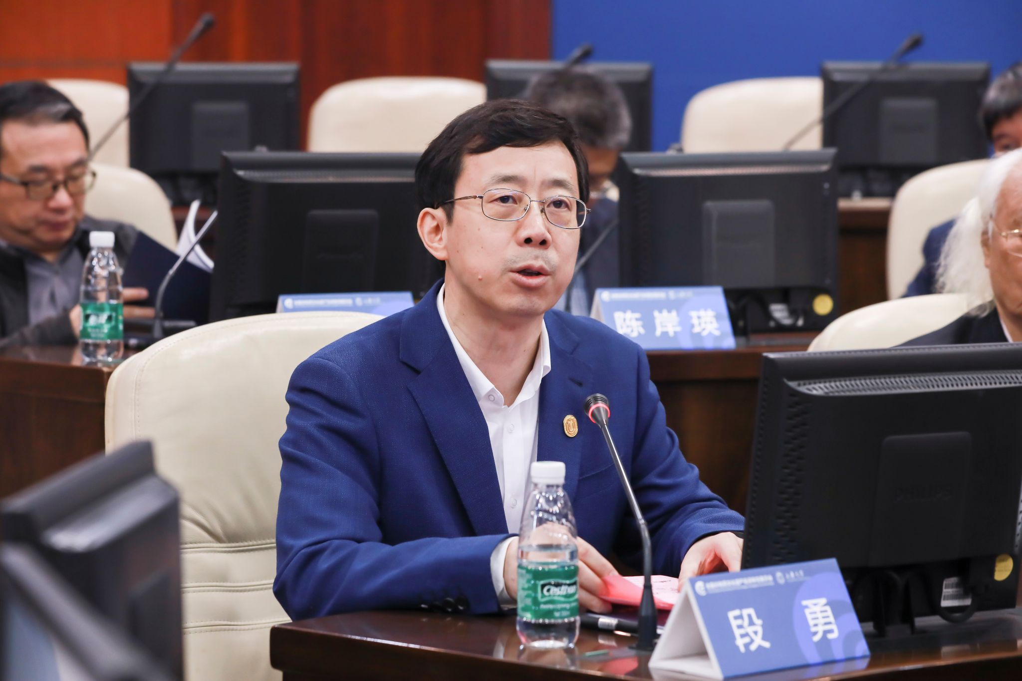 ac米兰官网中文网站党委副书记、全国非遗名词委主任段勇先生主持会议.jpg ac米兰官网中文网站党委副书记、全国非遗名词委主任段勇先生主持会议.jpg